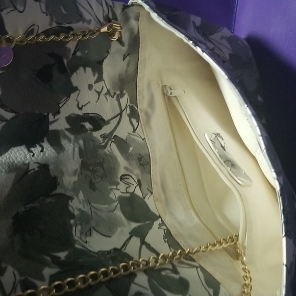 FLORAL CLUTCH PURSE - Picture 4 of 7